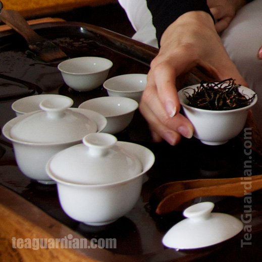 Tasting (cupping) at the oolong farmer's house