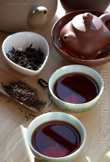 Making tea with puer tealeaves