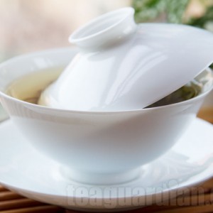 Hand-thrown Kaolin Gaiwan with Saucer